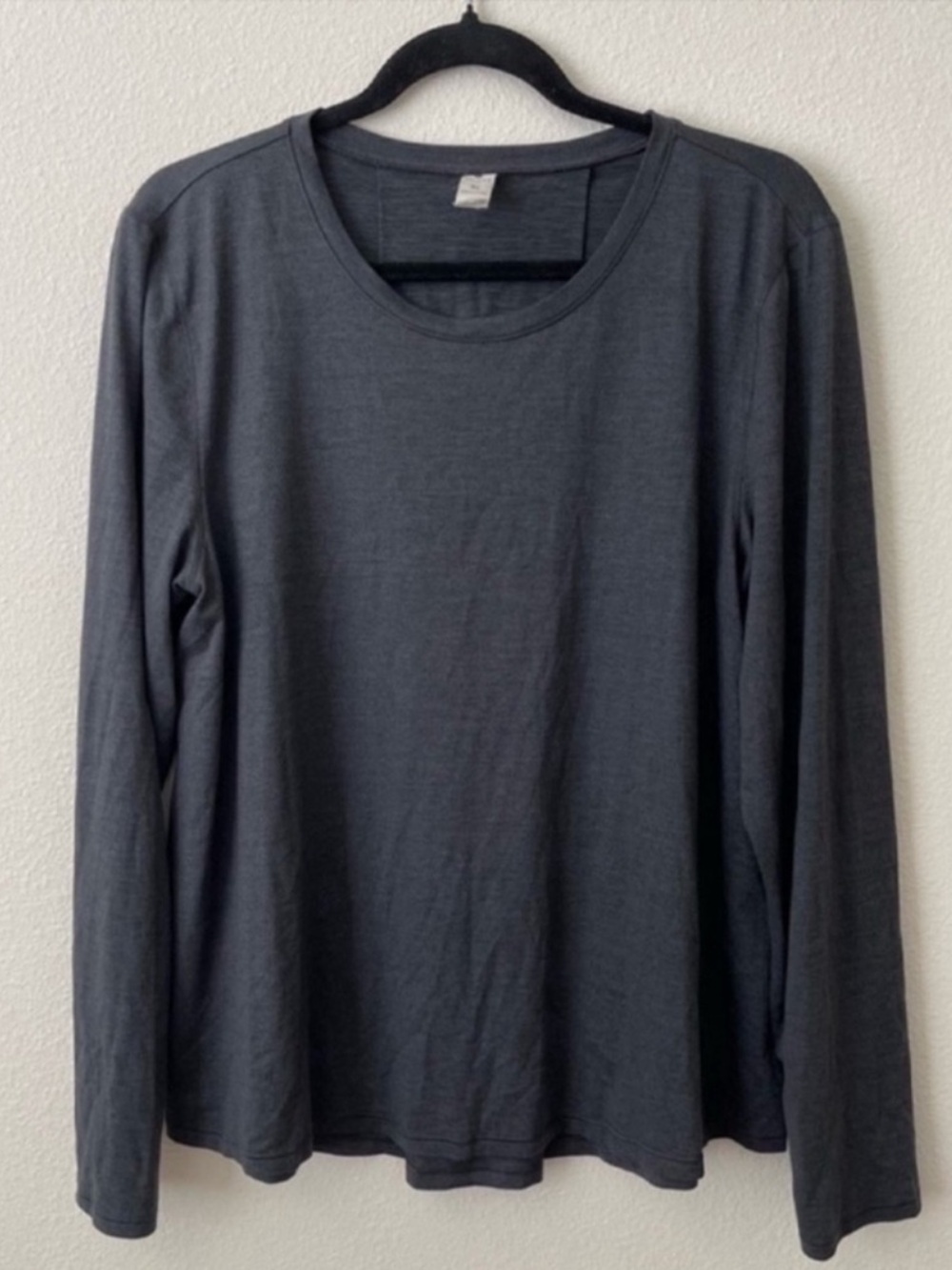YOGALICIOUS Women Long Sleeve Top Size XL Gray Athletic Workout Yoga Pilates Gym